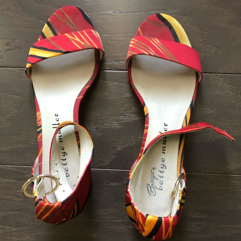 Bettye Muller sandals 8.5M (good condition)